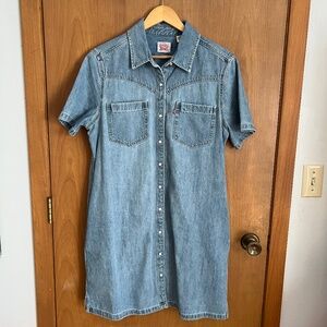 NWT Levi’s Women Louisa Short Sleeve Denim Dress M
